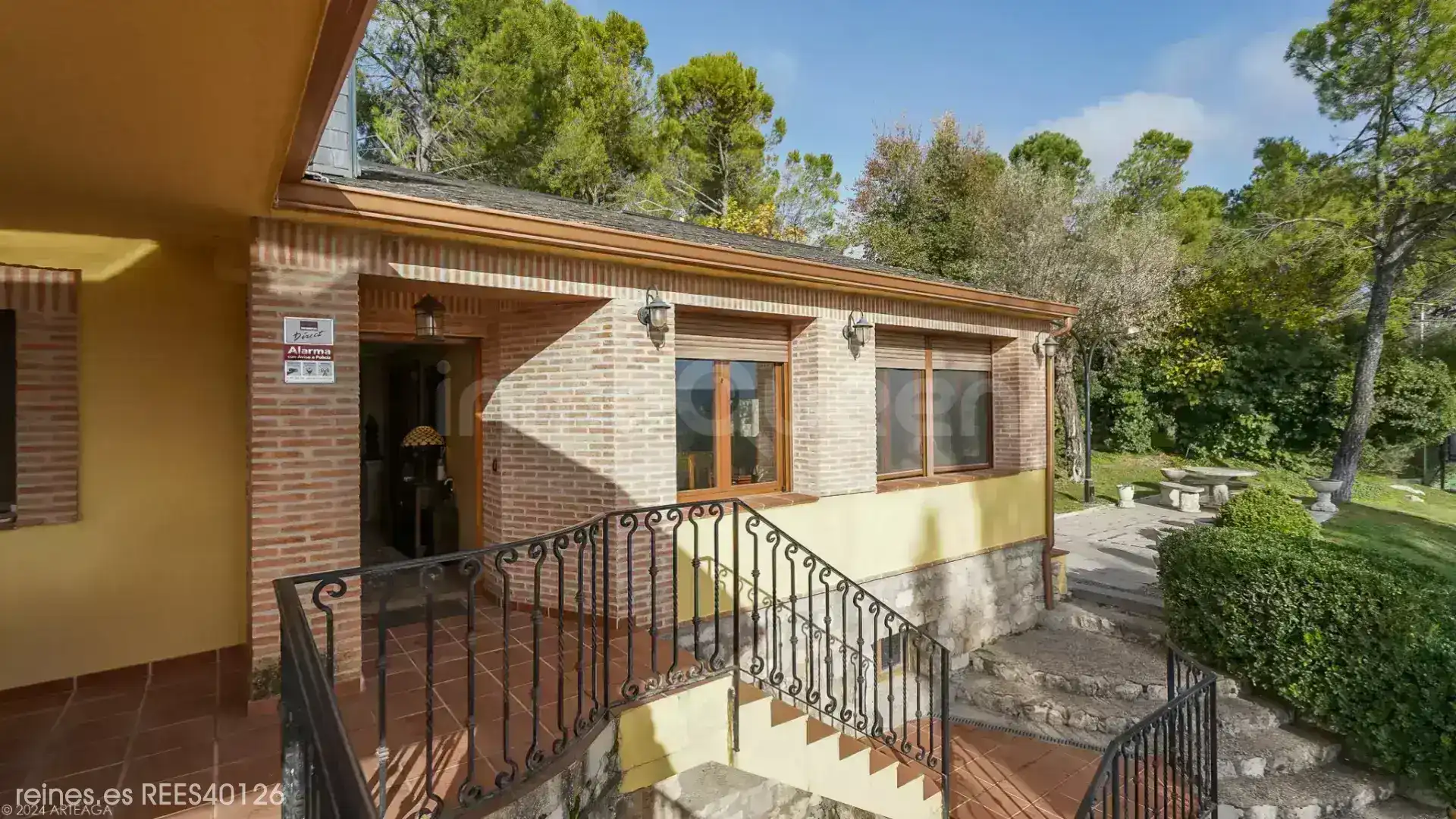 Vista exterior de Casa o xalet en venda en Orusco de Tajuña amb Calefacció, Jardí privat i Terrassa