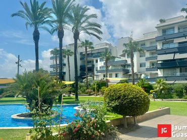 Pis amb piscina en venda a Carrer dels Bonafilla