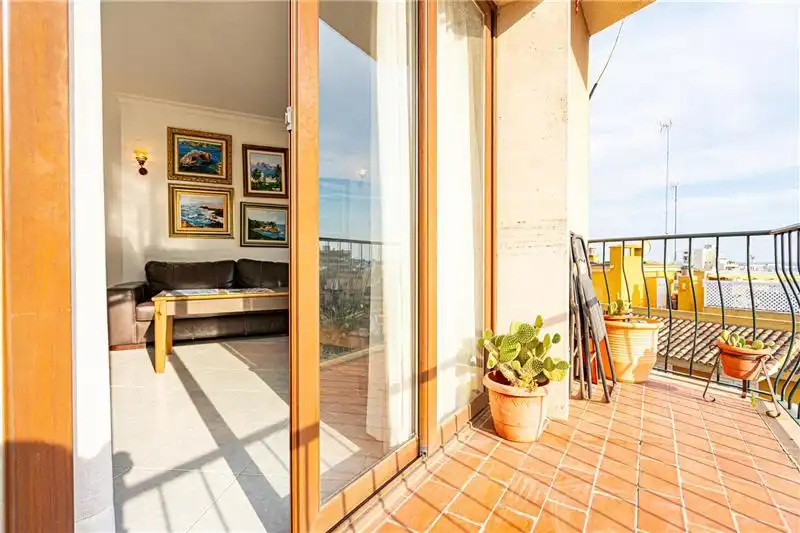 Flat with terrace for sale in Carrer de la Pursiana 45