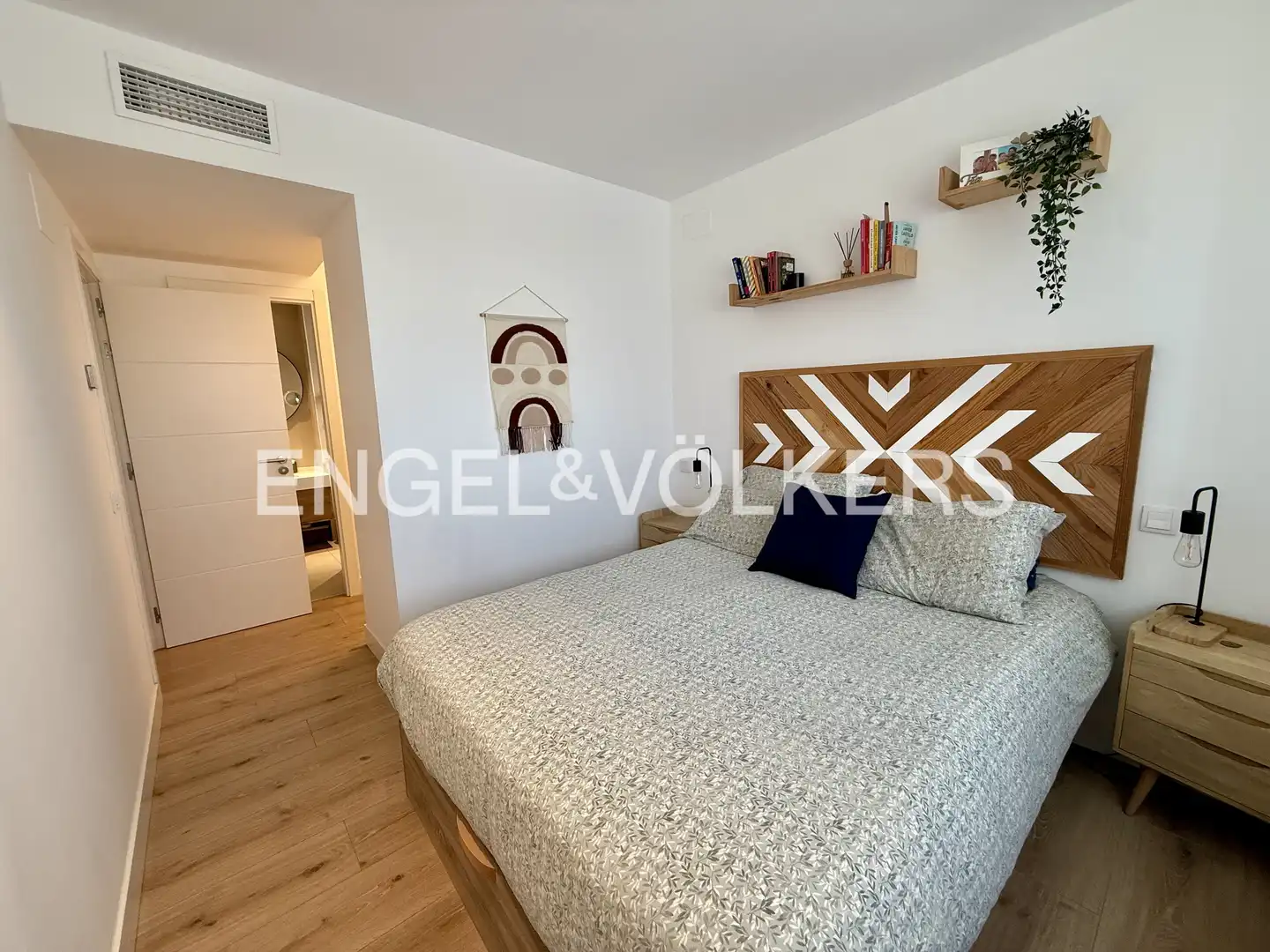 Bedroom of Flat for rent in Madrid  with Air Conditioner, Heating and Terrace