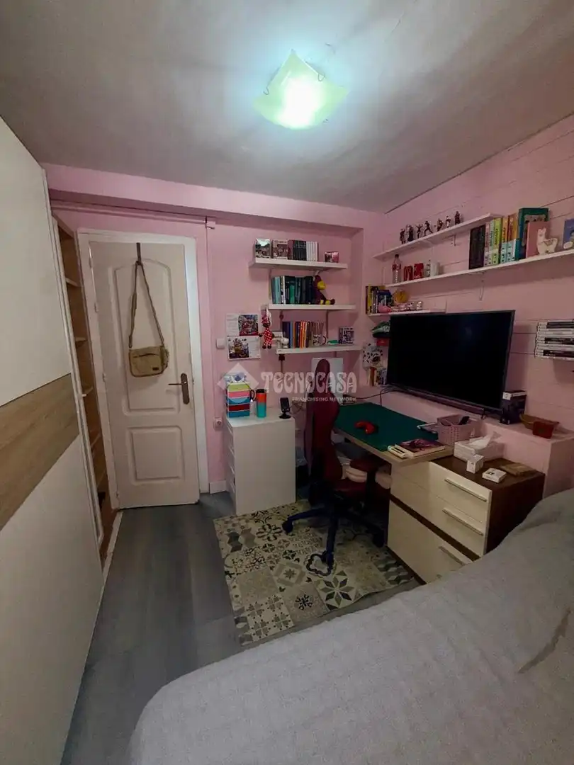 Bedroom of Flat for sale in Sevilla  with Heating