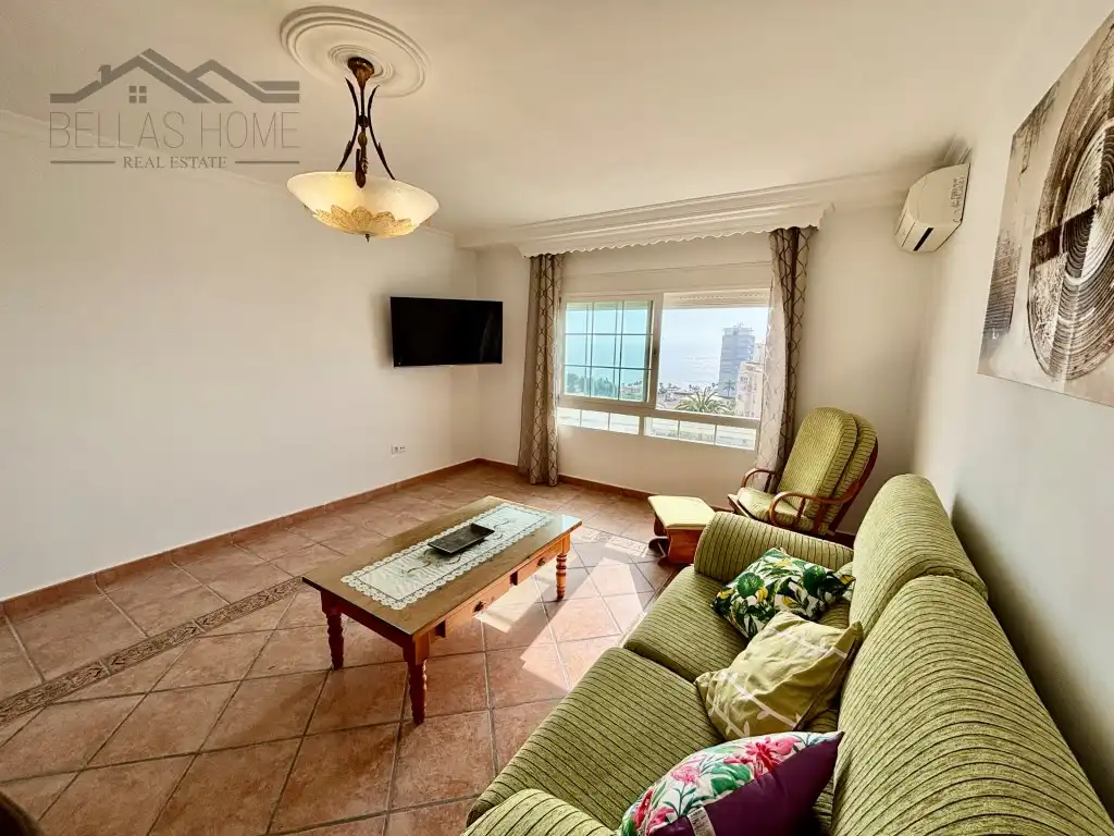 Sala de estar de Piso de alquiler en Estepona con Aire acondicionado, Terraza y Amueblado