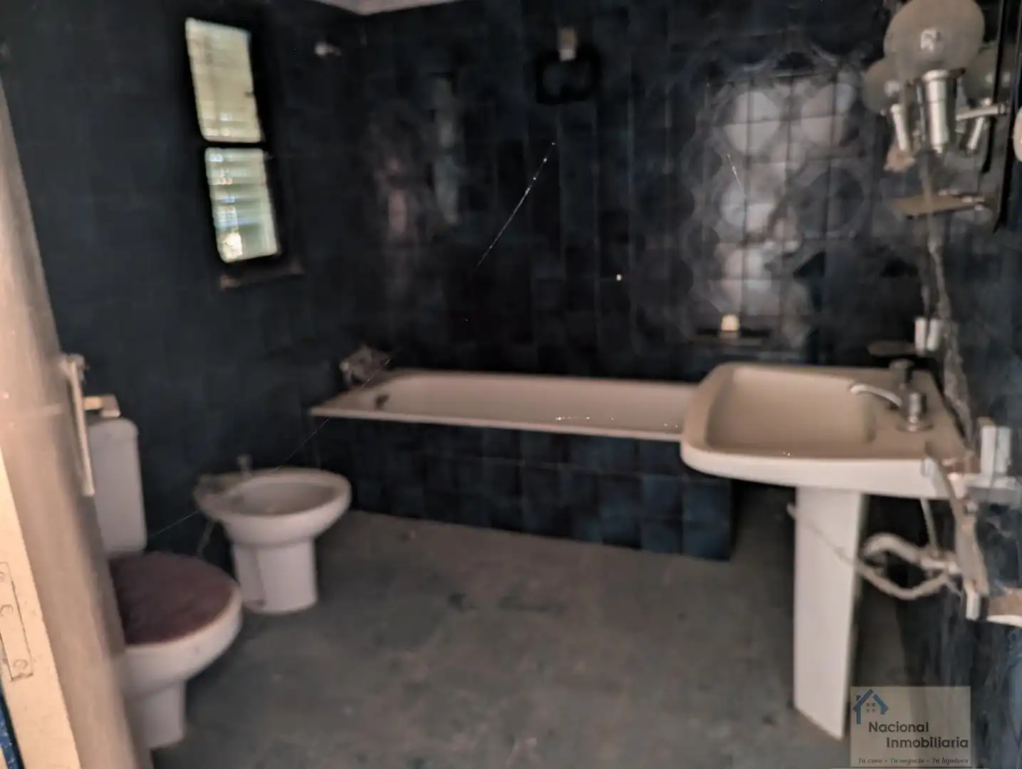 Bathroom of Houses for sale in Moral de la Reina, Valladolid