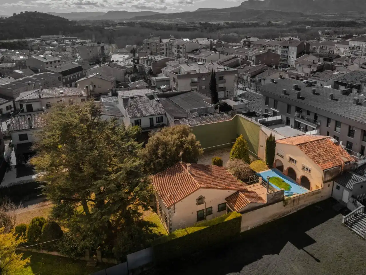 Vista exterior de Casa o xalet en venda en Torelló amb Calefacció, Jardí privat i Terrassa
