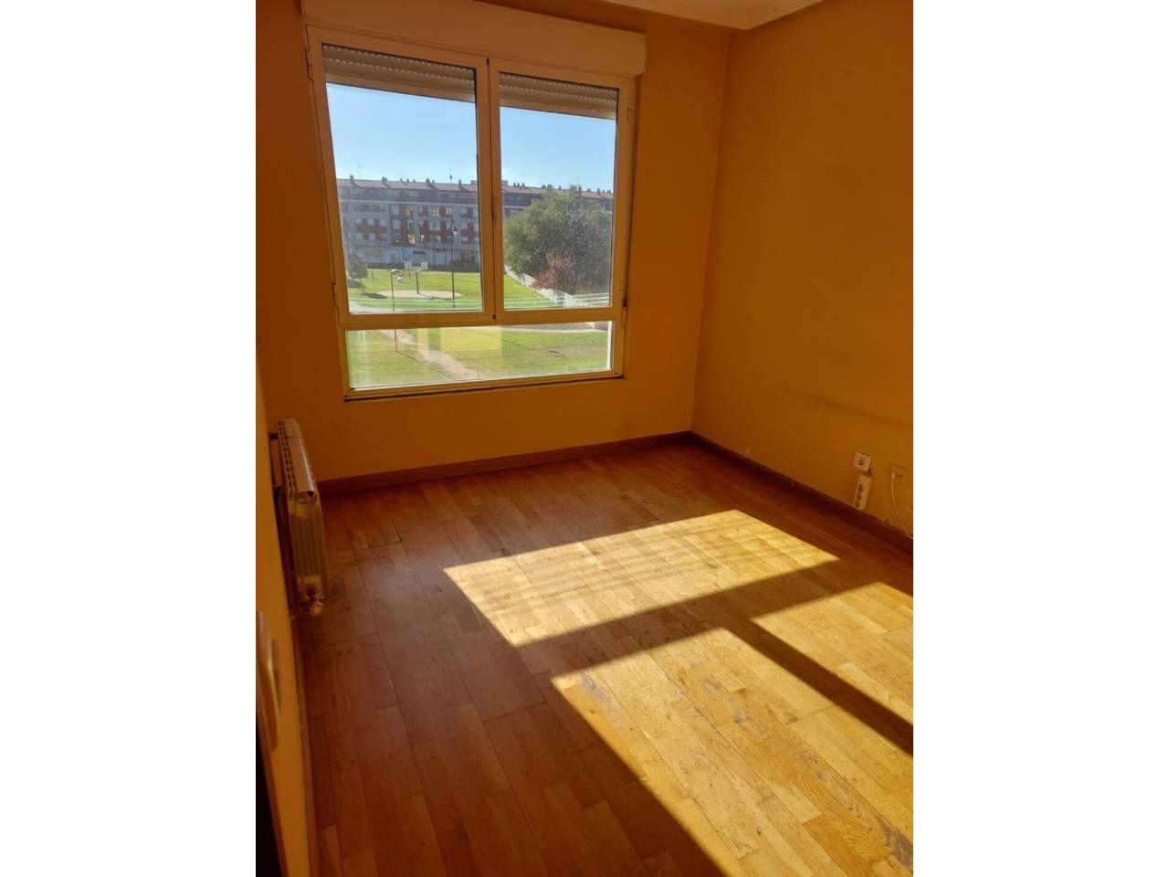 Dormitori de Pis en venda en León Capital  amb Calefacció i Terrassa