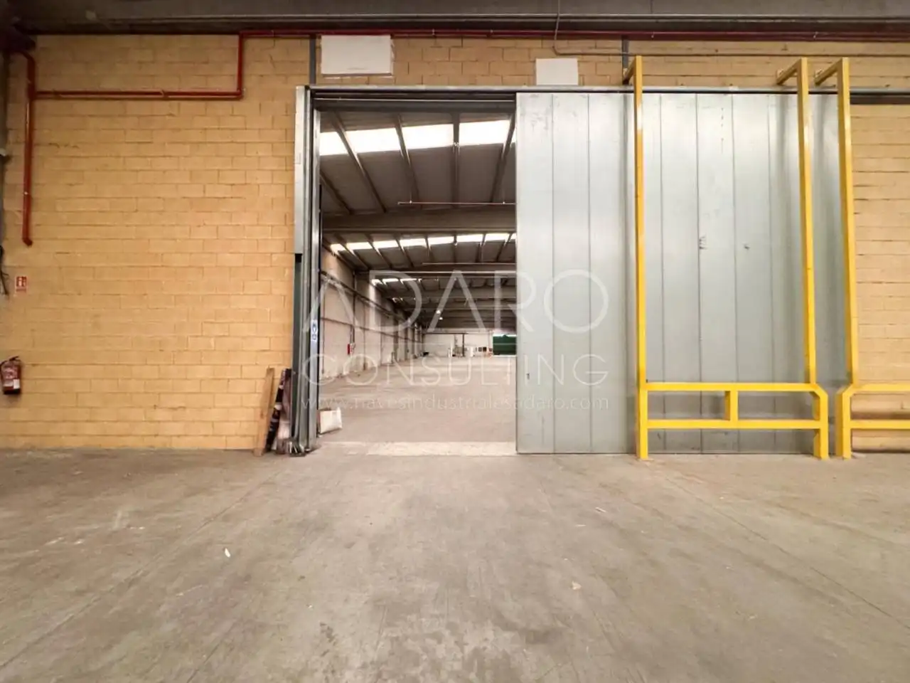Nave industrial en venta en Meco con Alarma