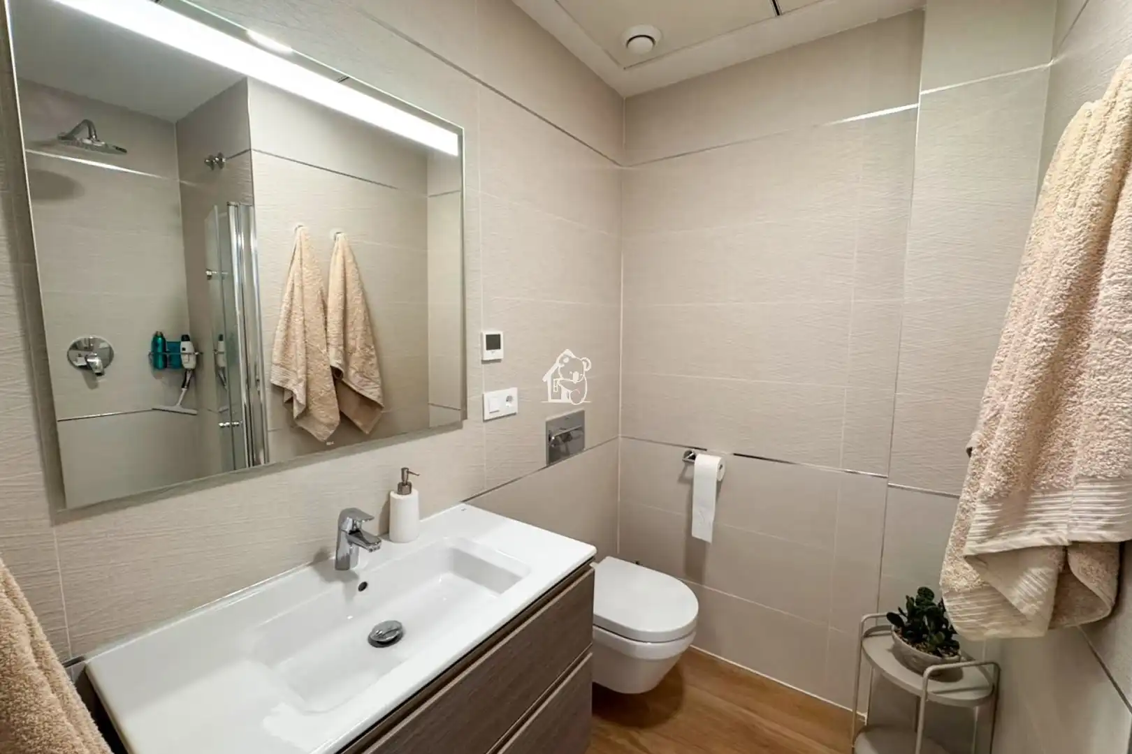 Bathroom of Apartments for rent in Torrevieja  with Air Conditioner, Terrace and Swimming Pool