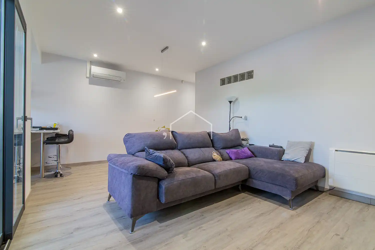 Living room of Flat for sale in Badalona  with Heating, Parquet flooring and Furnished