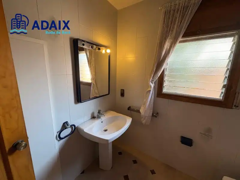 Baño de Casa o chalet en venta en Roda de Berà con Terraza, Trastero y Horno