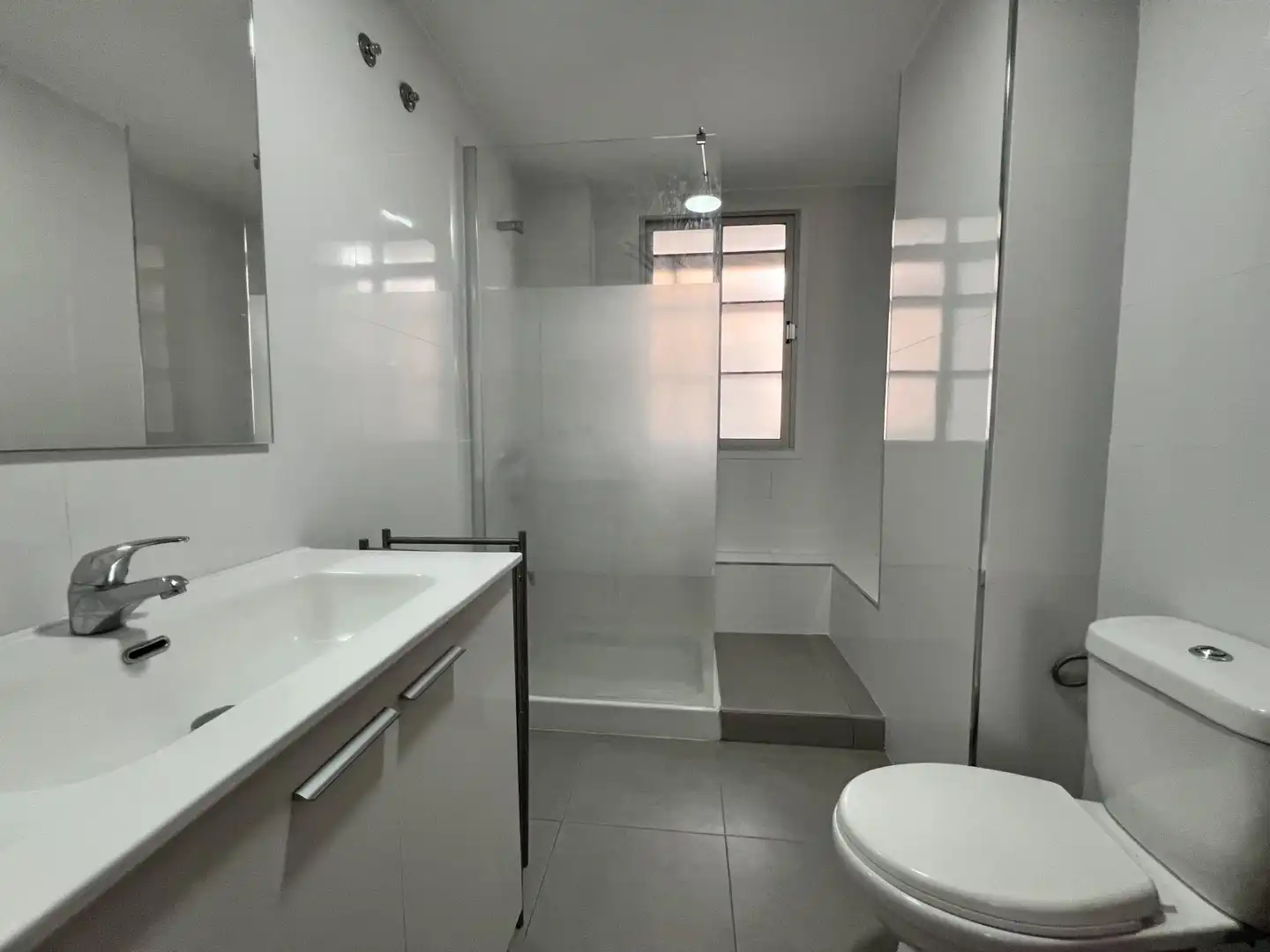 Bathroom of Flat for rent in Granada  with Heating, Terrace and Furnished
