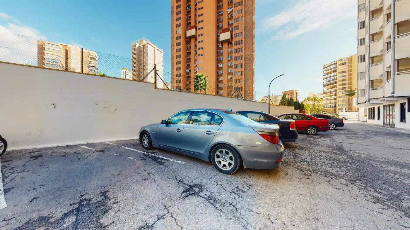 Aparcament de Estudi en venda en Benidorm amb Aire condicionat, Terrassa i Piscina