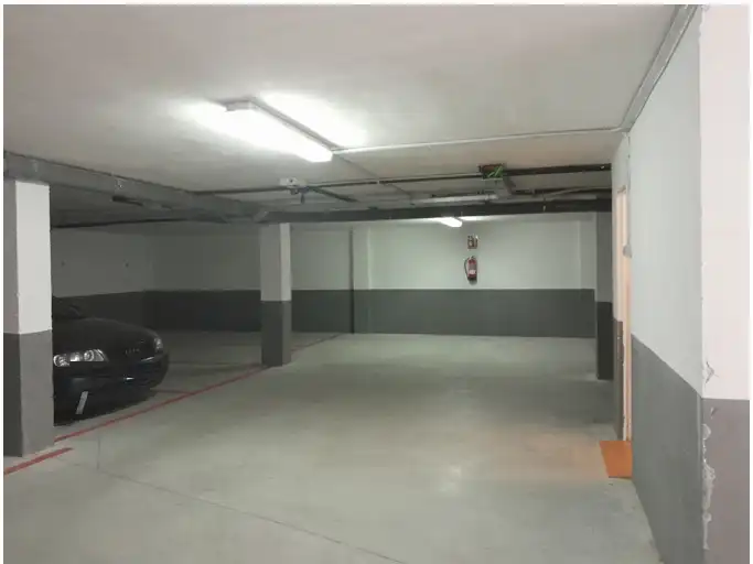 Parkplatz von Garage zum Verkauf in Borox