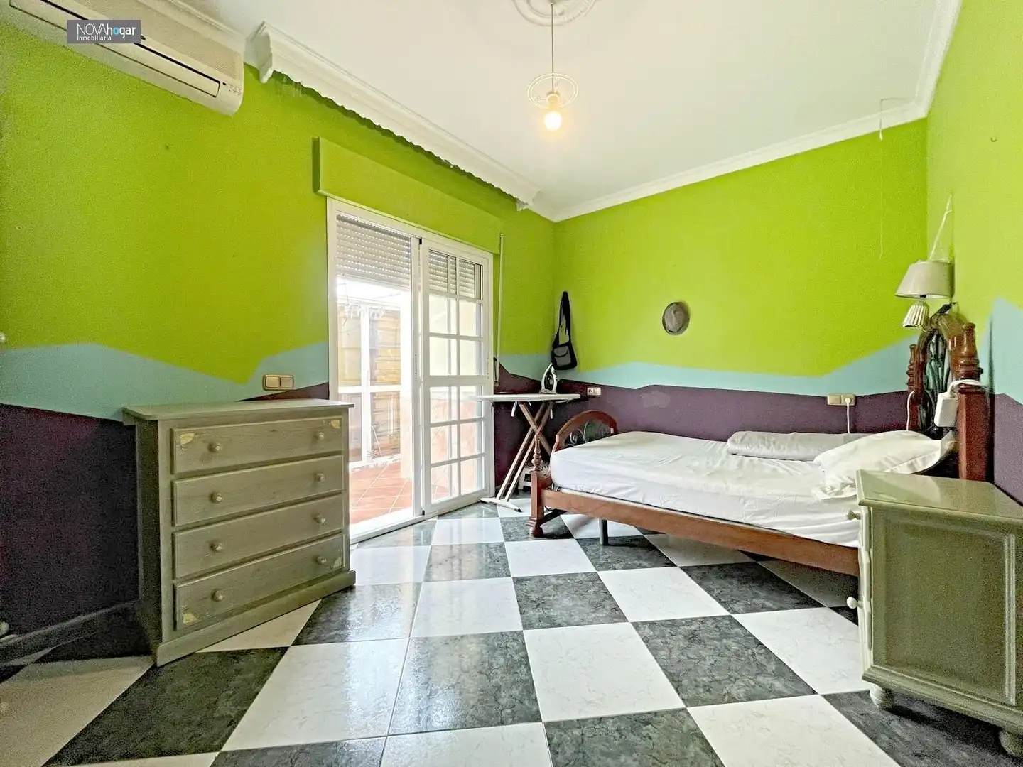 Bedroom of Houses for sale in Málaga  with Air Conditioner, Terrace and Furnished