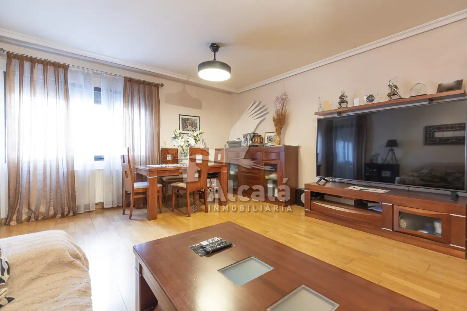 Living room of Flat for sale in Alcalá de Henares  with Air Conditioner, Heating and Private garden