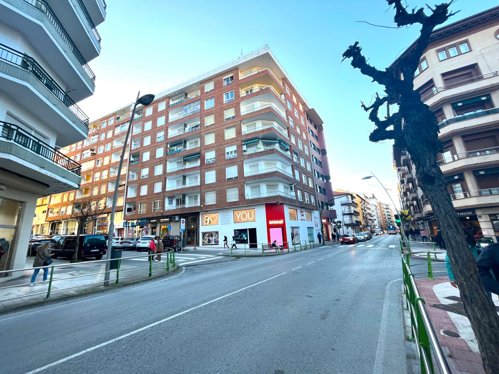 Vista exterior de Pis en venda en Castro-Urdiales amb Calefacció, Terrassa i Internet