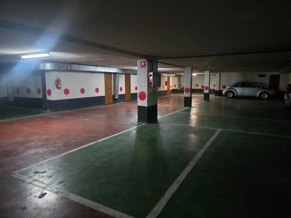 Garaje de alquiler en pirineos, Universidad