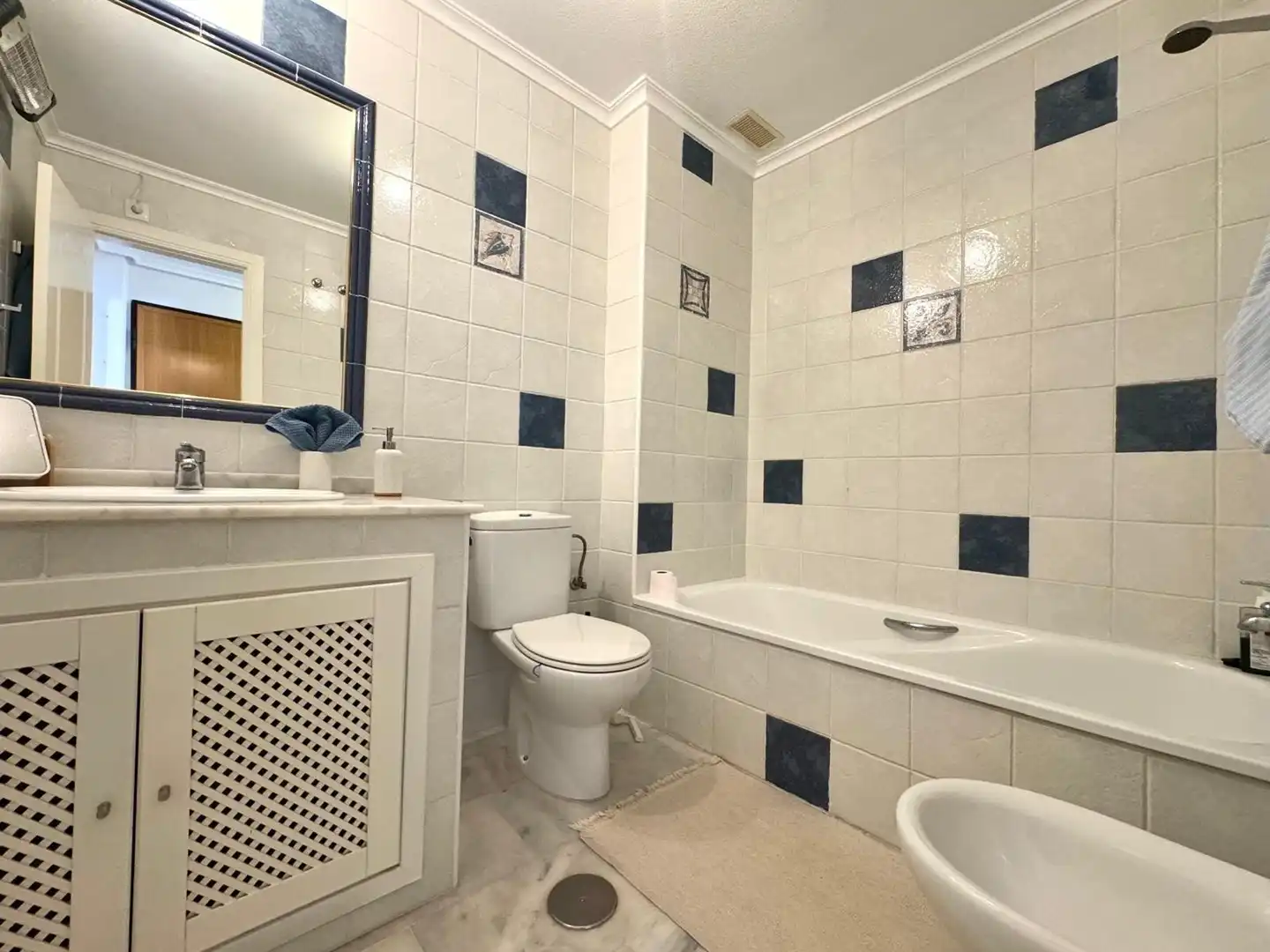 Bany de Apartament en venda en Orihuela amb Calefacció, Jardí privat i Terrassa