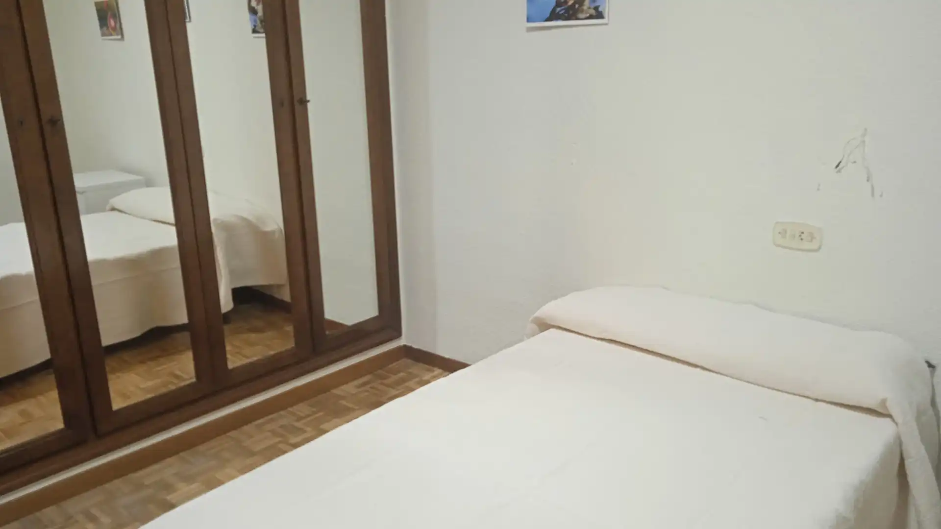 Schlafzimmer von Wohnung zur untervermieten in Salamanca mit Heizung, Parkett und Möbliert