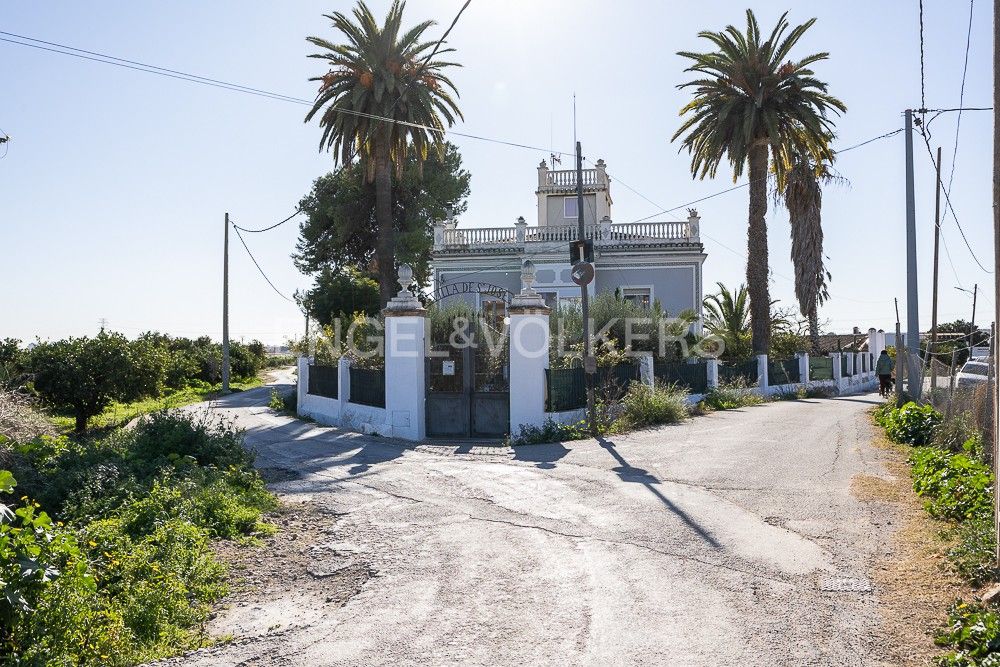 Exterior view of House or chalet for sale in Paterna  with Air Conditioner, Heating and Private garden