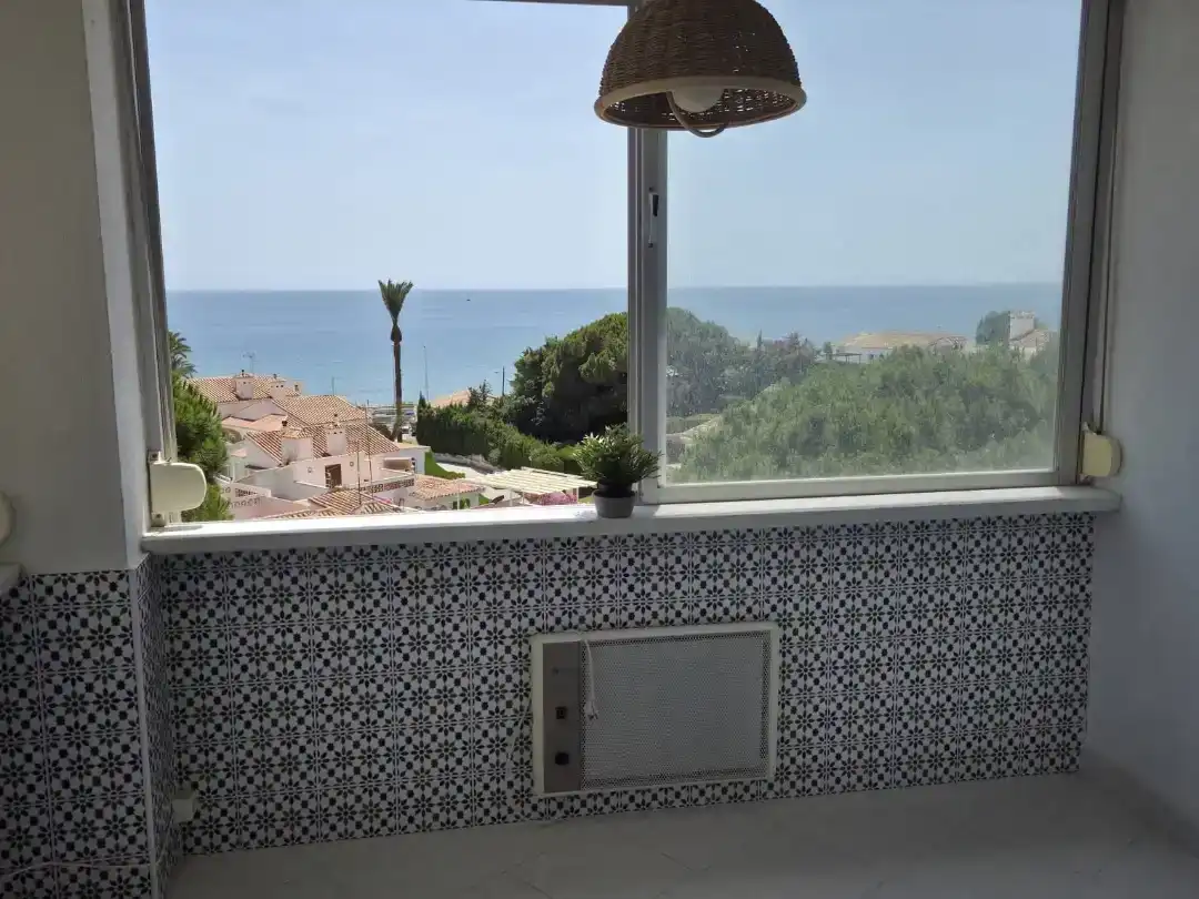 Terrasse von Wohnungen zum Verkauf in Mijas mit Klimaanlage, Schwimmbad und Balkon