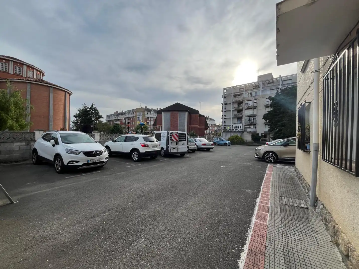 Aparcament de Planta baixa en venda en Colindres amb Calefacció i Jardí privat