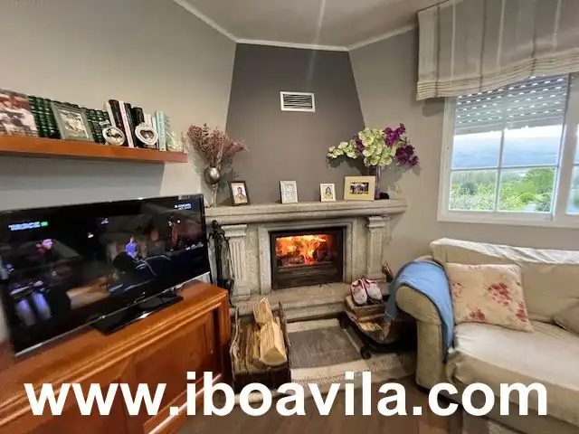 Sala d'estar de Casa o xalet en venda en Pontevedra Capital  amb Calefacció, Jardí privat i Terrassa