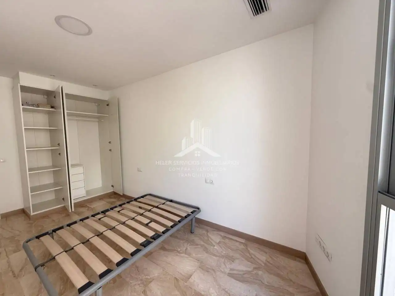 Habitación de Piso en venta en Castellón de la Plana / Castelló de la Plana con Aire acondicionado, Calefacción y Alarma