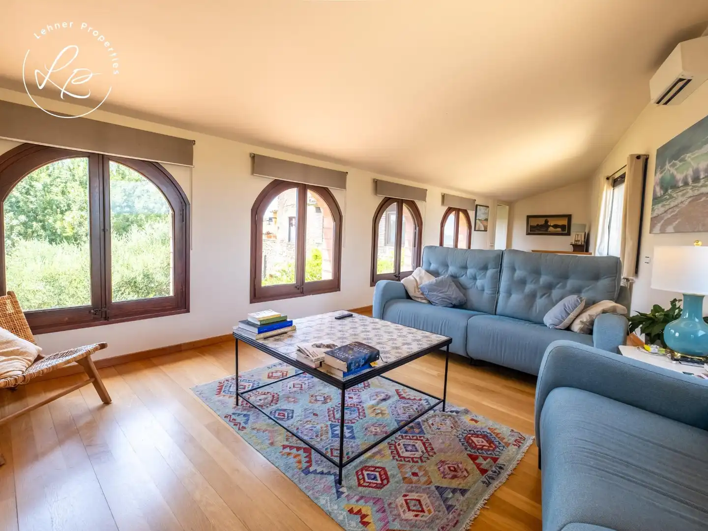 Sala d'estar de Finca rústica en venda en Navata amb Aire condicionat, Calefacció i Jardí privat