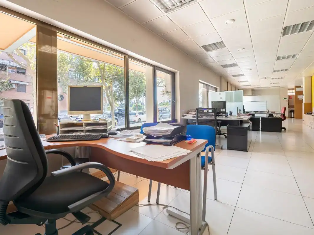 Commercial properties for rent in Pozuelo de Alarcón  with Air Conditioner and Heating