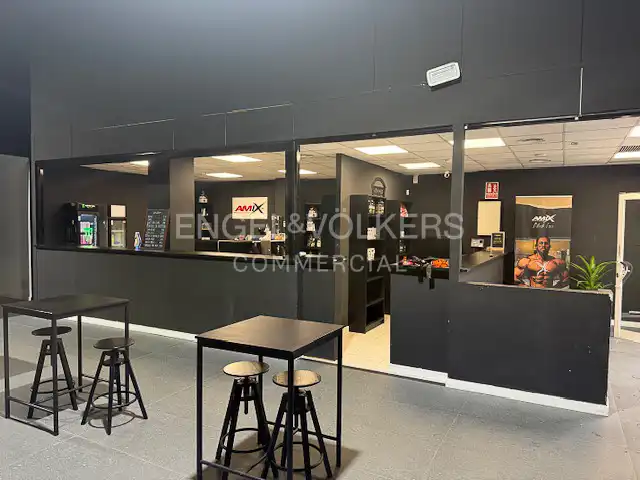 Local comercial de lloguer a Eixample