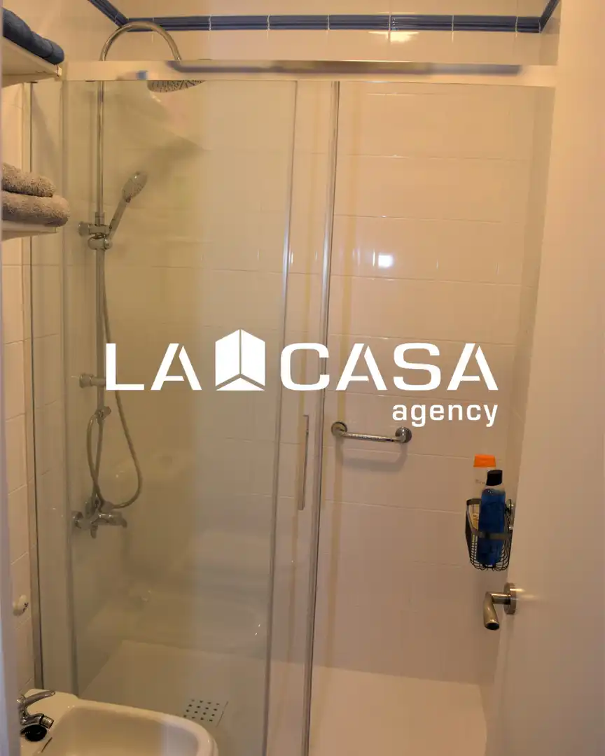 Bathroom of Flat for sale in Sevilla  with Terrace and Storage room