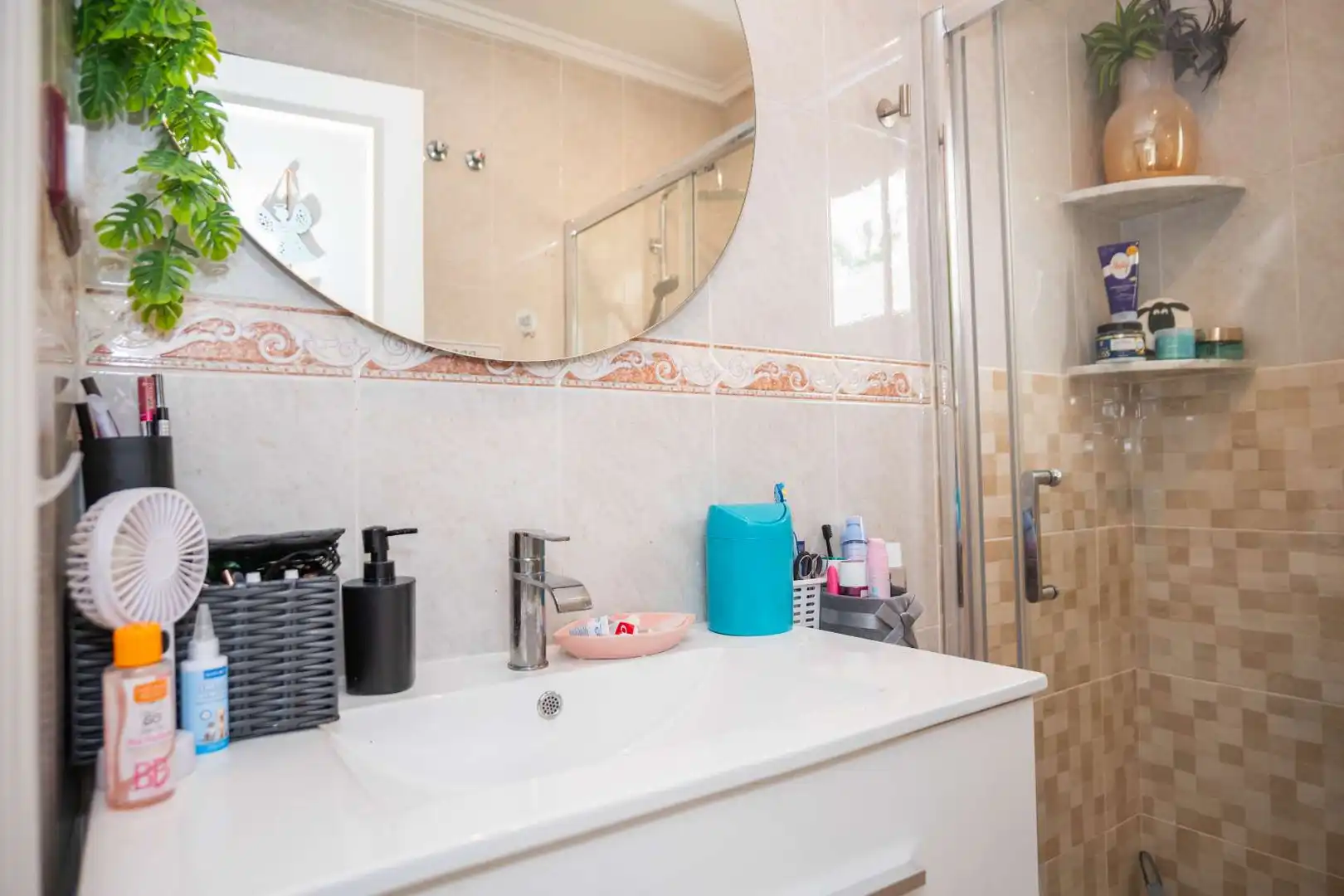 Badezimmer von Einfamilien-Reihenhaus zum Verkauf in Orihuela mit Klimaanlage, Heizung und Terrasse