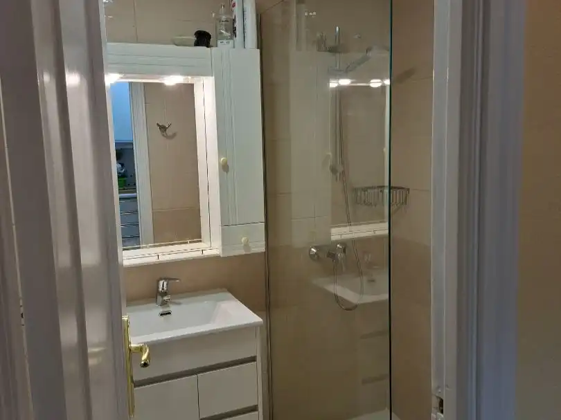 Bany de Apartament de lloguer en  Madrid Capital