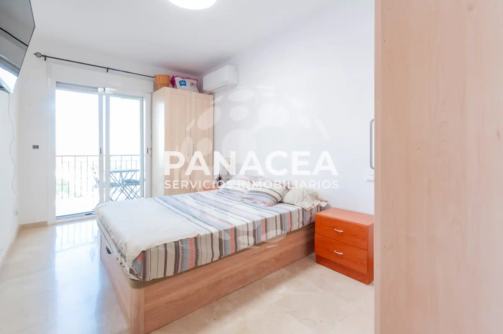 Habitación de Casa adosada en venta en Albuñol con Jardín privado, Terraza y Amueblado