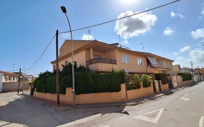 Vista exterior de Casa adosada en venda en San Pedro del Pinatar amb Terrassa