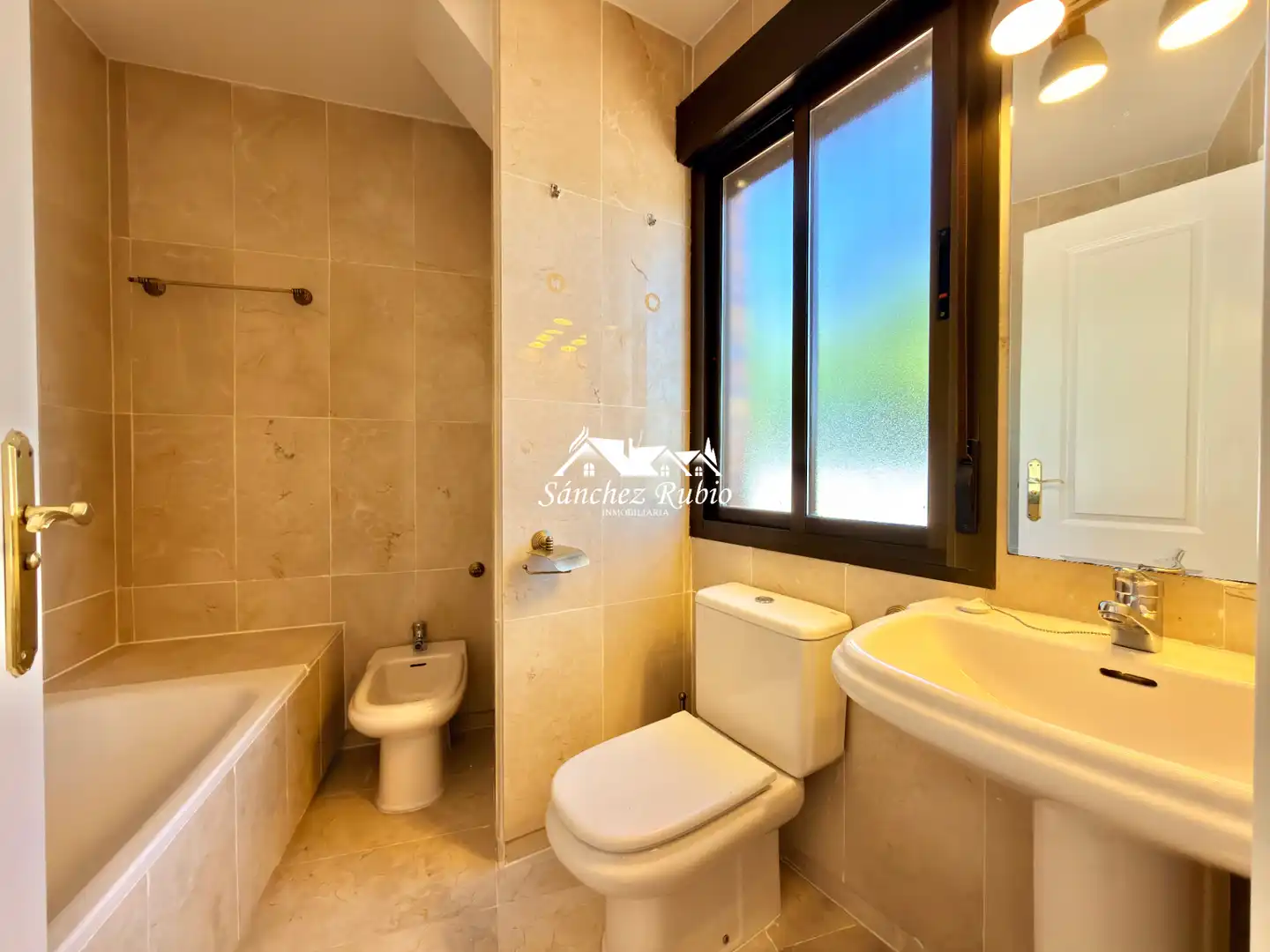 Bathroom of Attic for rent in Las Rozas de Madrid  with Air Conditioner, Heating and Parquet flooring