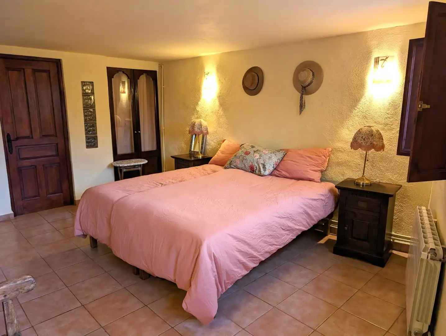 Schlafzimmer von Country house zum Verkauf in El Perelló mit Heizung und Balkon