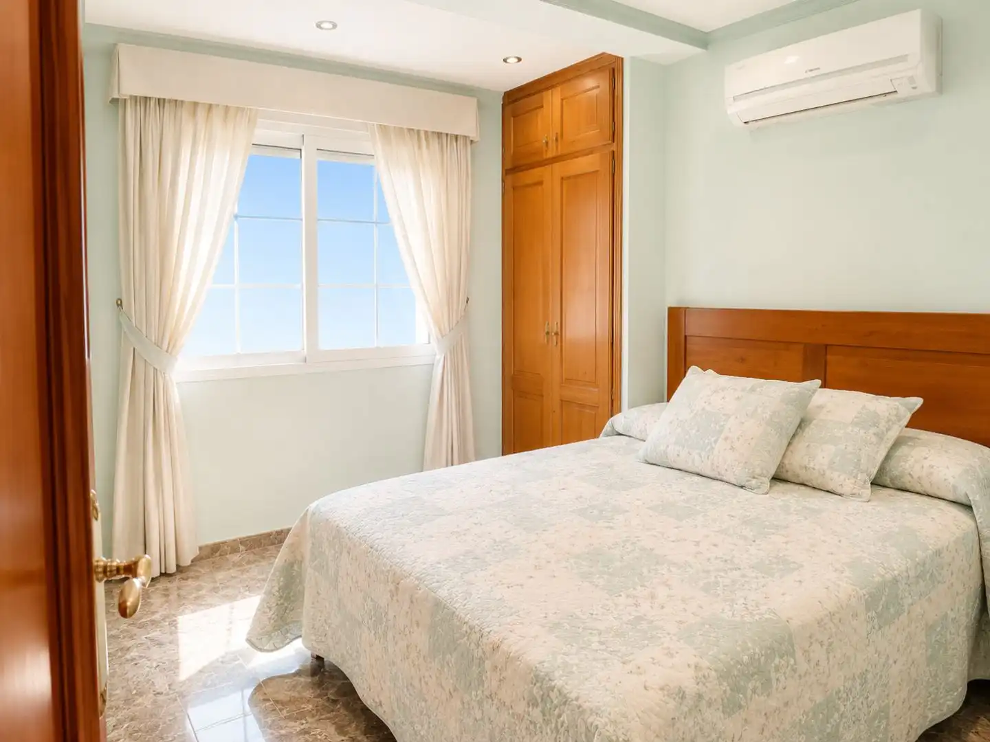 Habitación de Piso de alquiler en Málaga Capital con Aire acondicionado, Terraza y Balcón