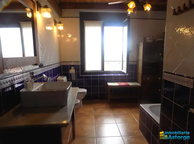 Baño de Casa o chalet en venta en Villaobispo de Otero con Jardín privado y Parquet
