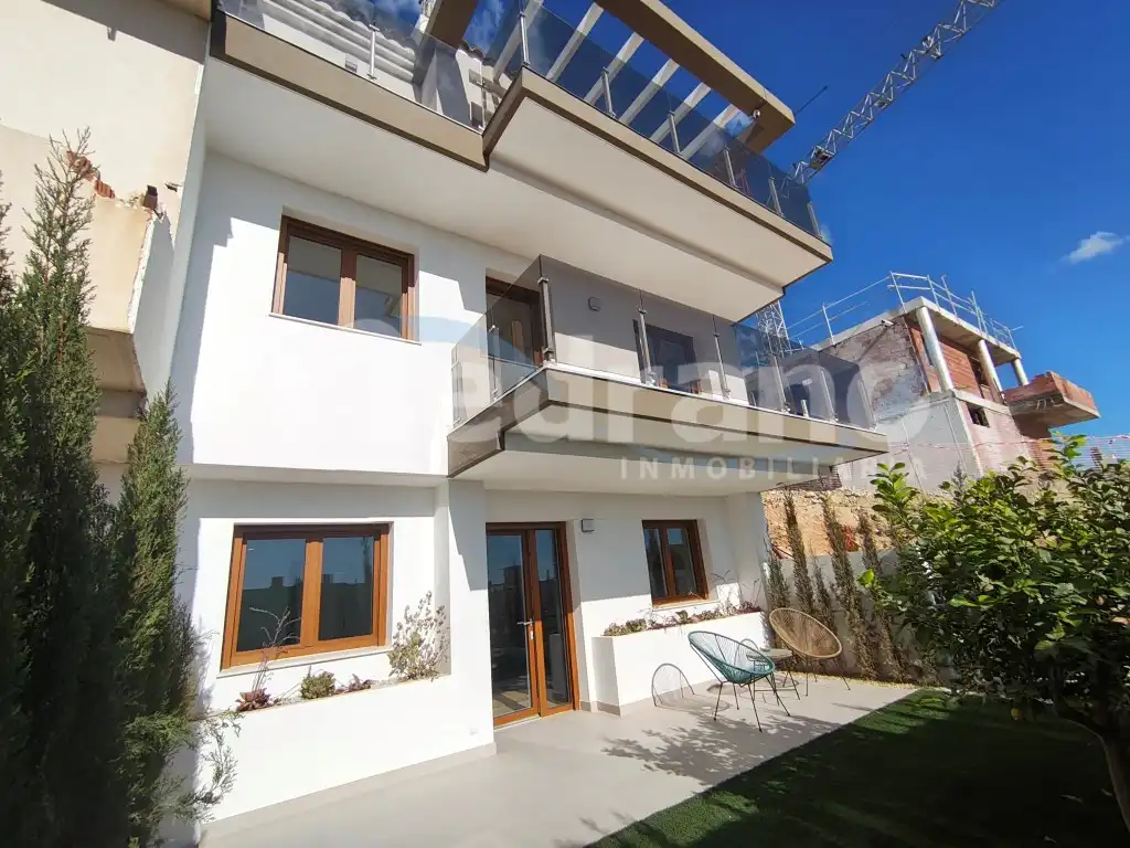 Vista exterior de Casa o chalet en venta en La Nucia con Aire acondicionado y Balcón
