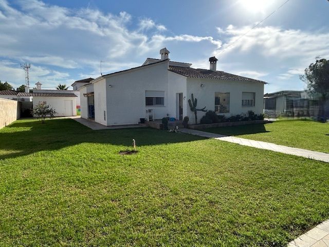 Vista exterior de Casa o xalet en venda en Serra amb Jardí privat, Piscina i Piscina comunitària