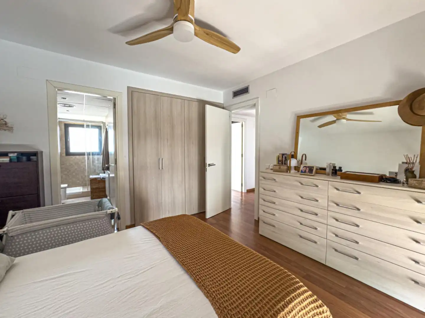 Habitación de Casa adosada en venta en Sant Pere de Ribes con Aire acondicionado, Calefacción y Parquet