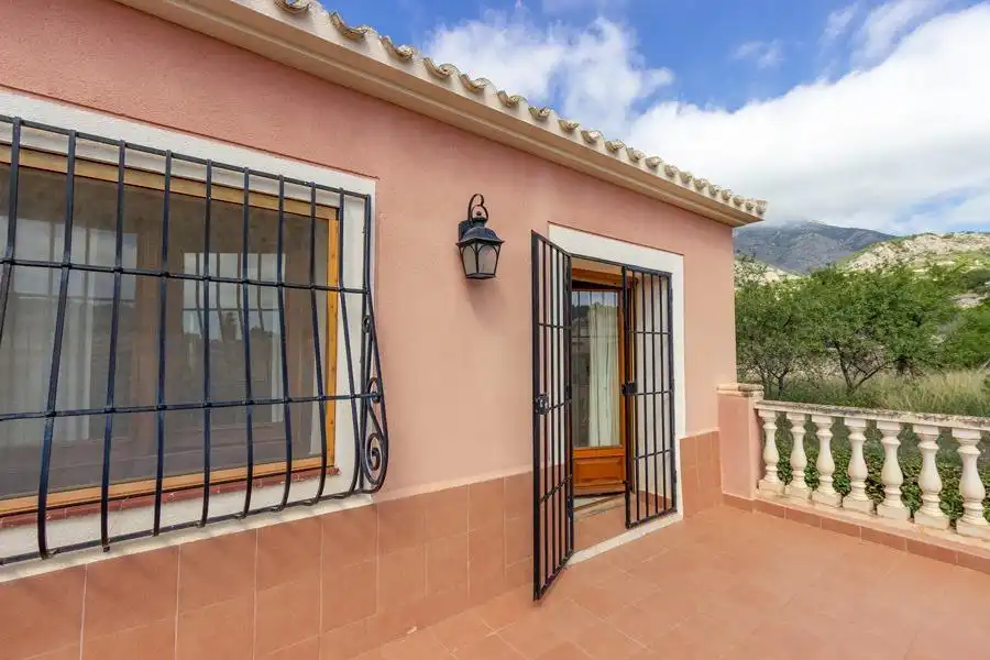 Vista exterior de Casa o xalet en venda en Finestrat amb Jardí privat, Terrassa i Traster