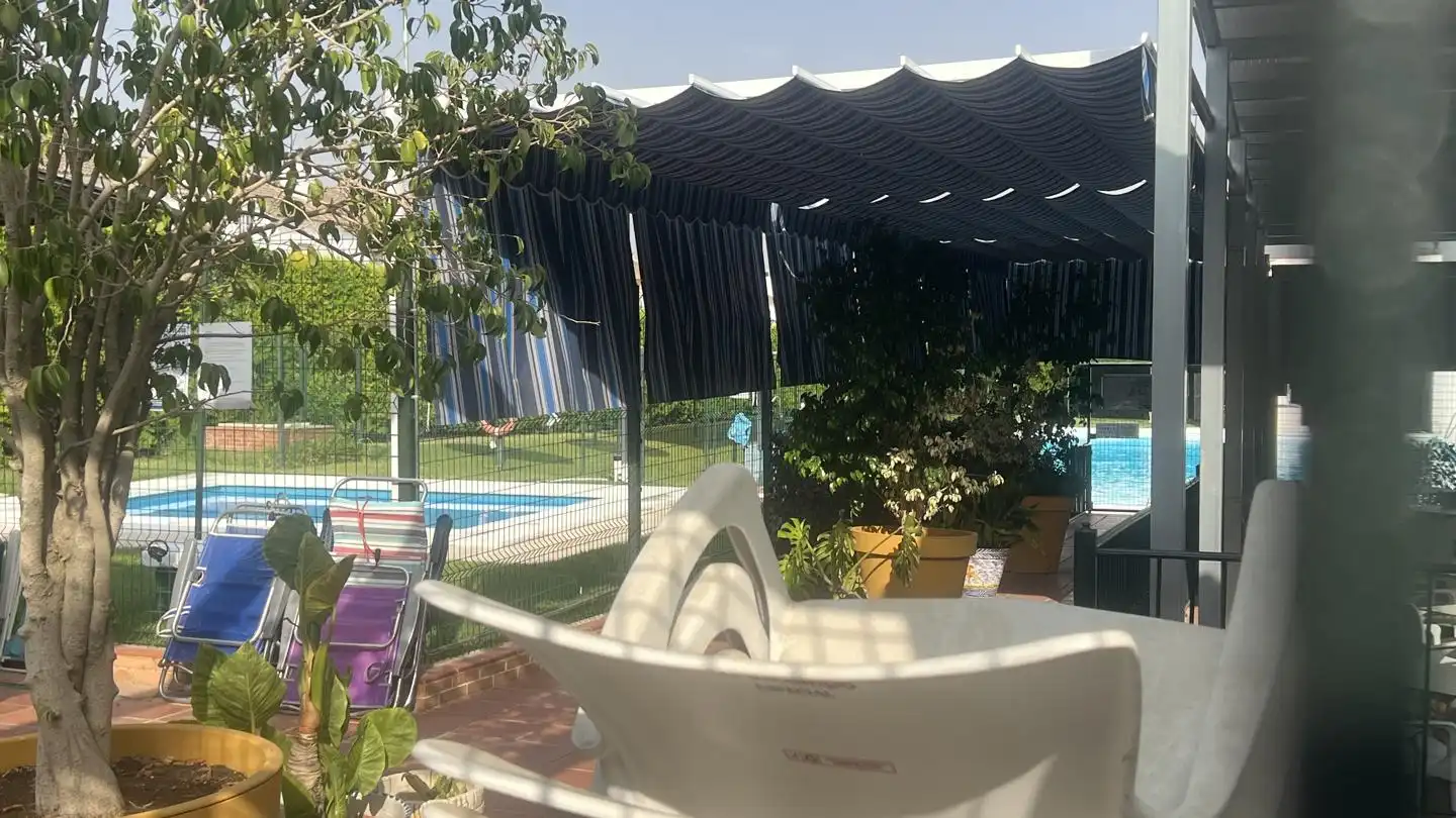 Terrassa de Casa o xalet en venda en Montequinto amb Jardí privat, Terrassa i Piscina comunitària