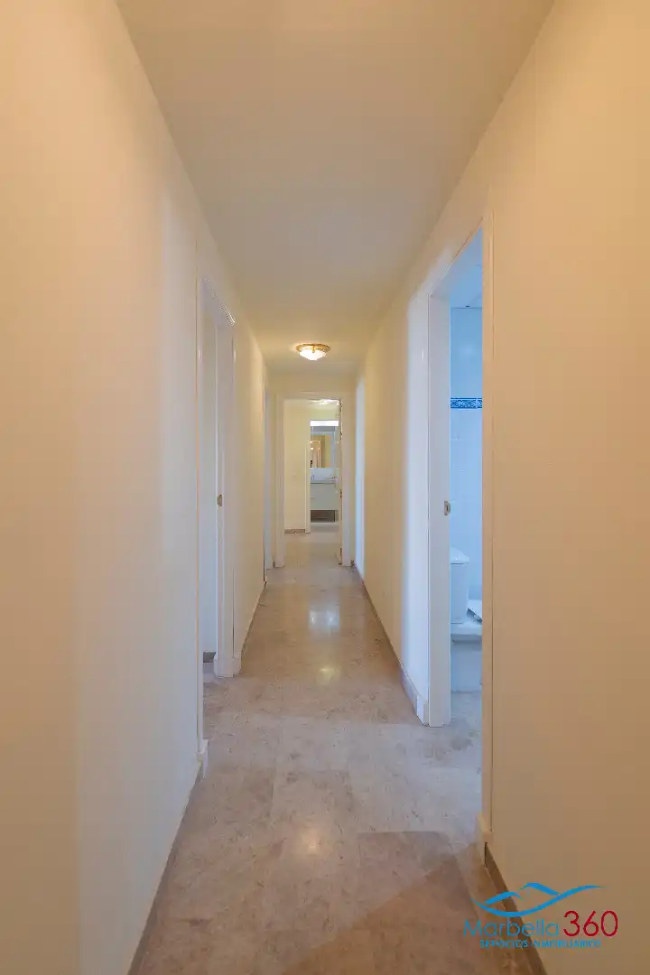 Wohnung zum Verkauf in Marbella mit Klimaanlage, Terrasse und Abstellraum