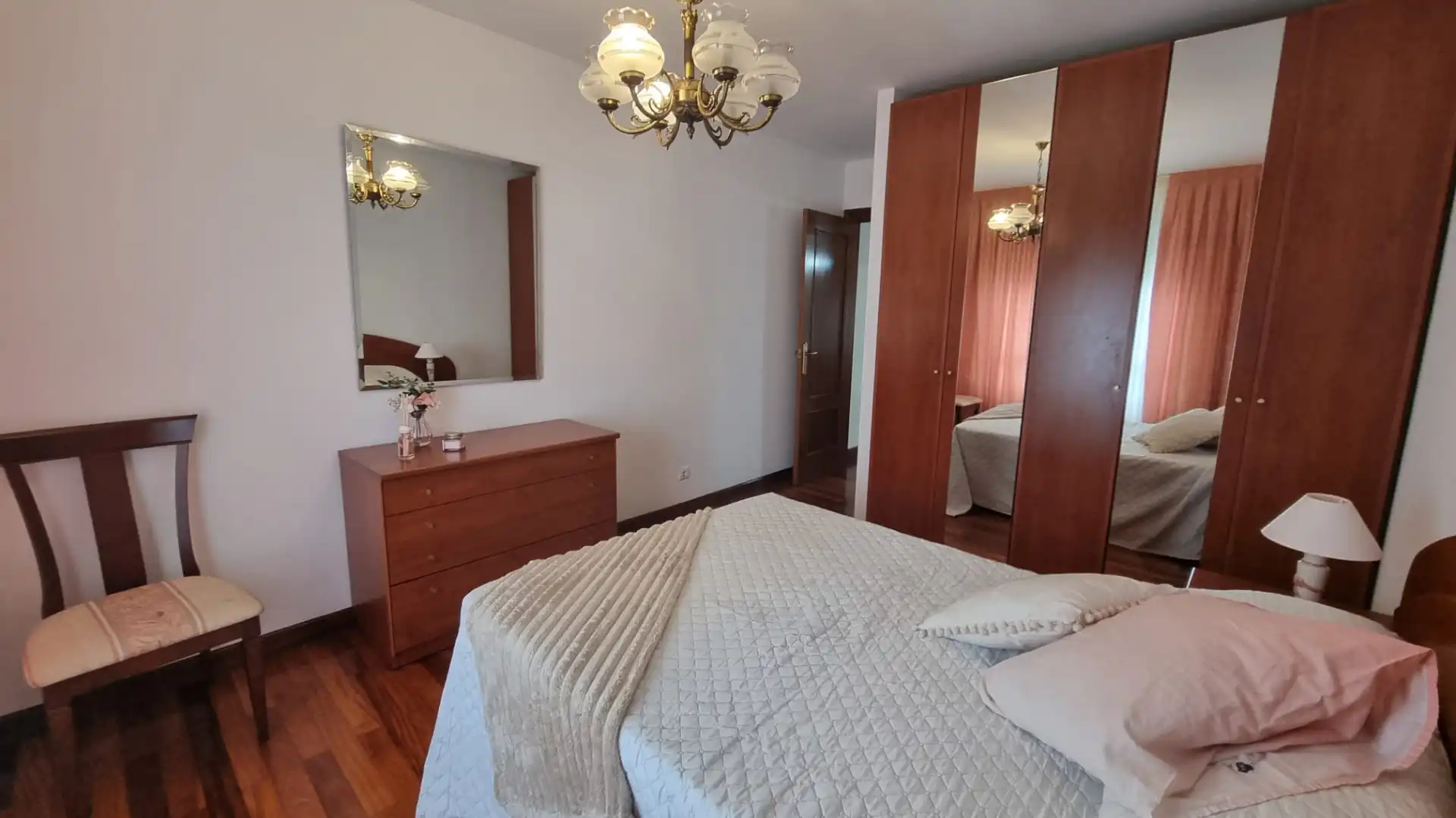Habitación de Piso de alquiler en El Astillero   con Calefacción, Parquet y Terraza