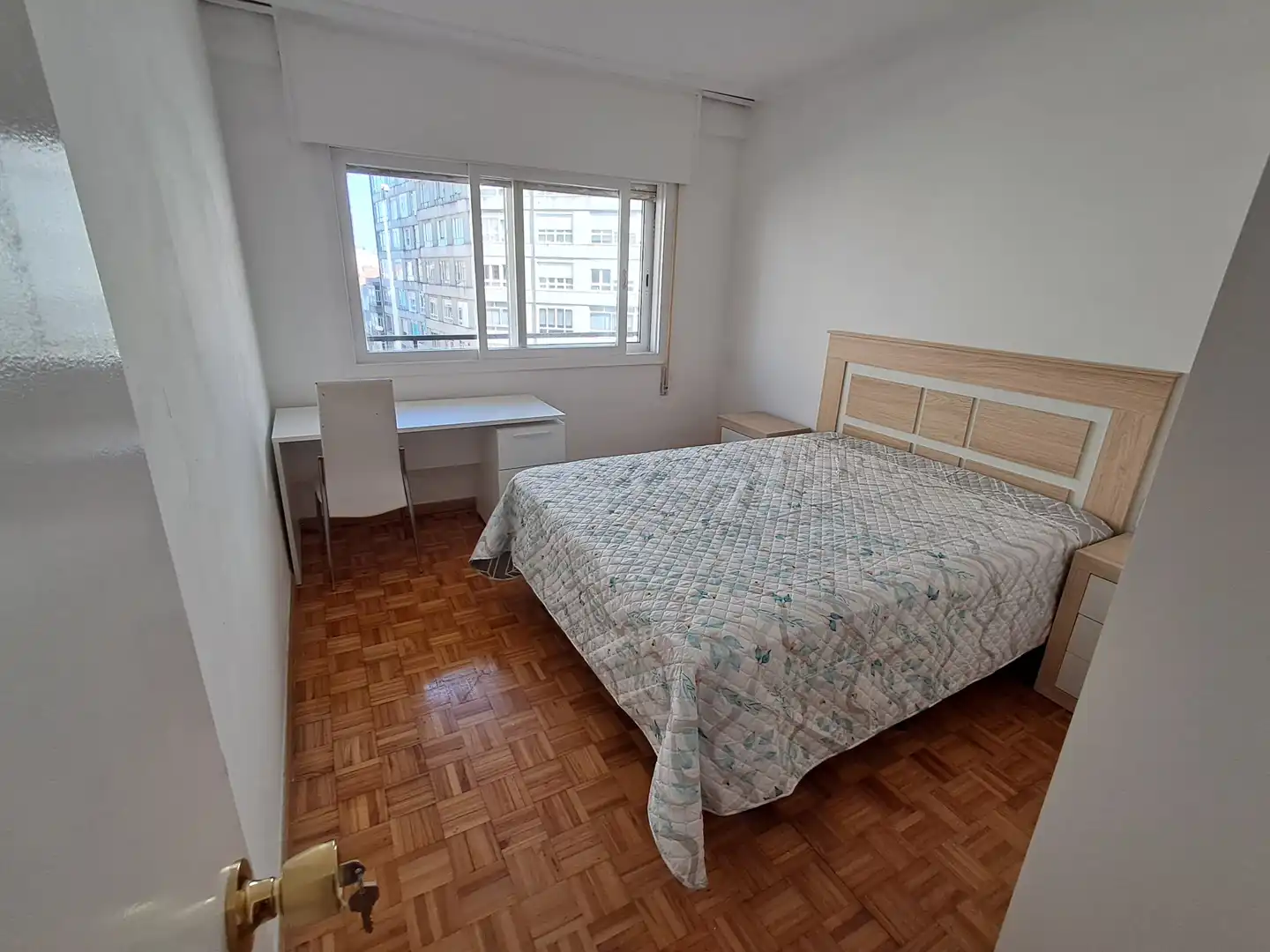 Bedroom of Flat for rent in Vigo   with Parquet flooring, Furnished and Oven