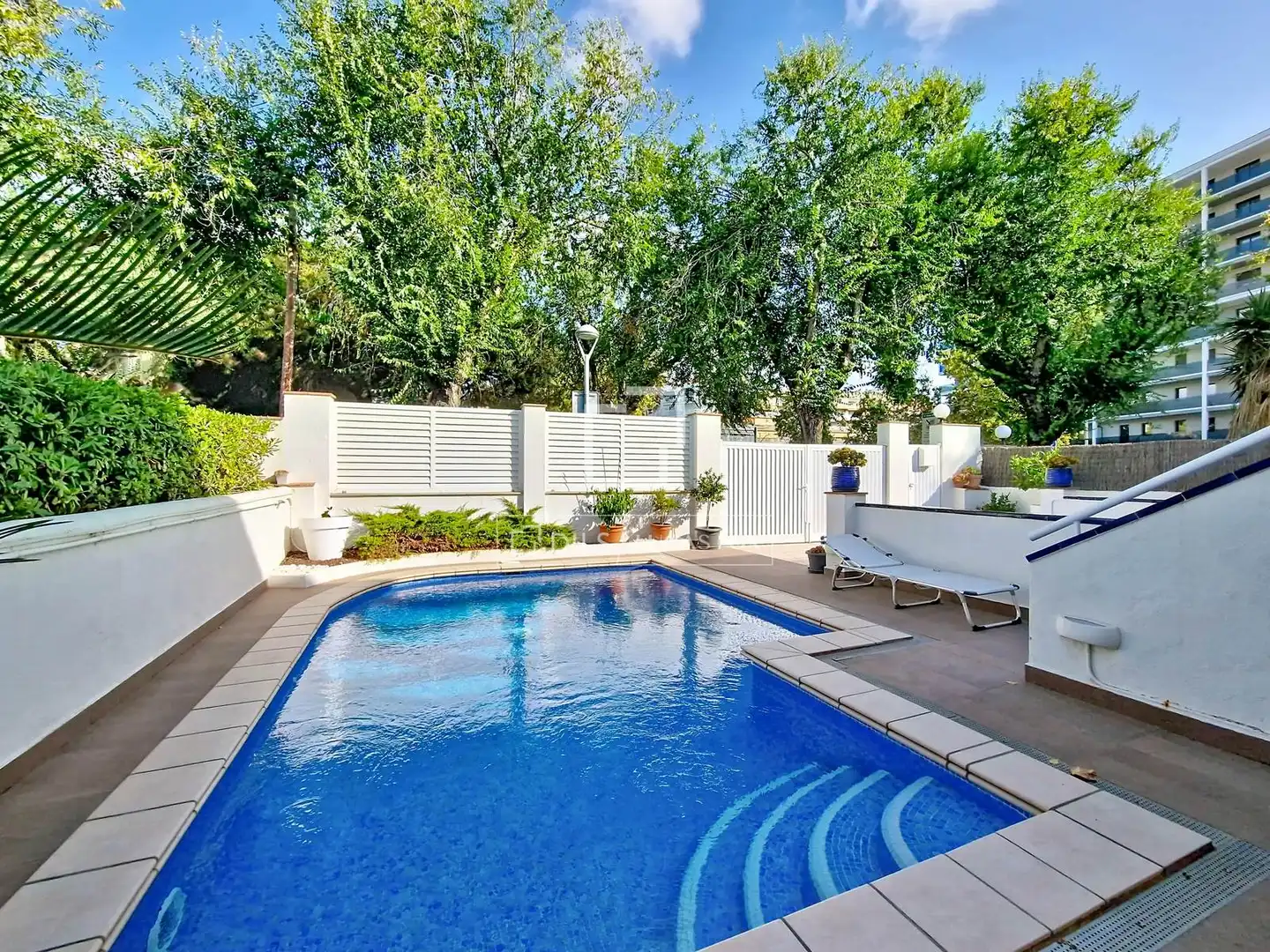 Swimming pool of Houses for sale in Vilanova i la Geltrú  with Air Conditioner, Heating and Private garden