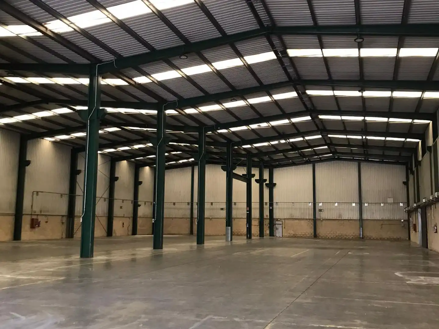 Exterior view of Commercial properties for rent in Ayala / Aiara  with Alarm