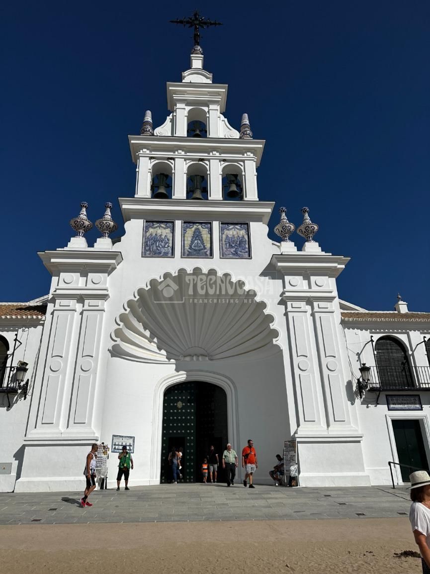 Vista exterior de Casa adosada en venda en Almonte amb Aire condicionat i Balcó